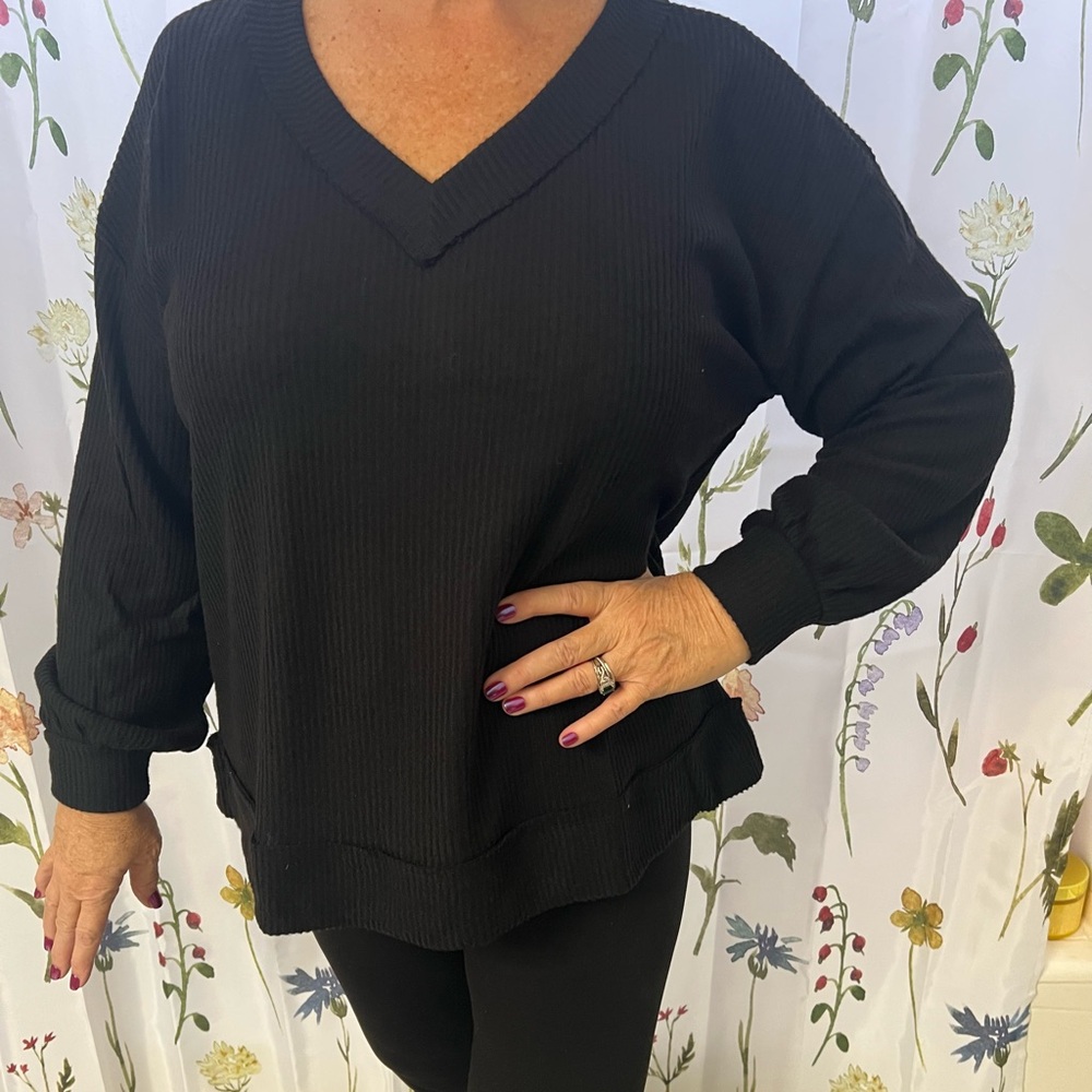 ANDREE BY UNIT Black V-Neck Sweater